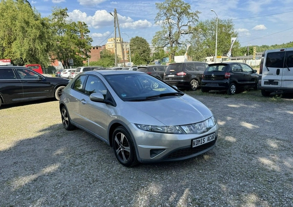 Honda Civic cena 17900 przebieg: 135306, rok produkcji 2006 z Kostrzyn małe 562